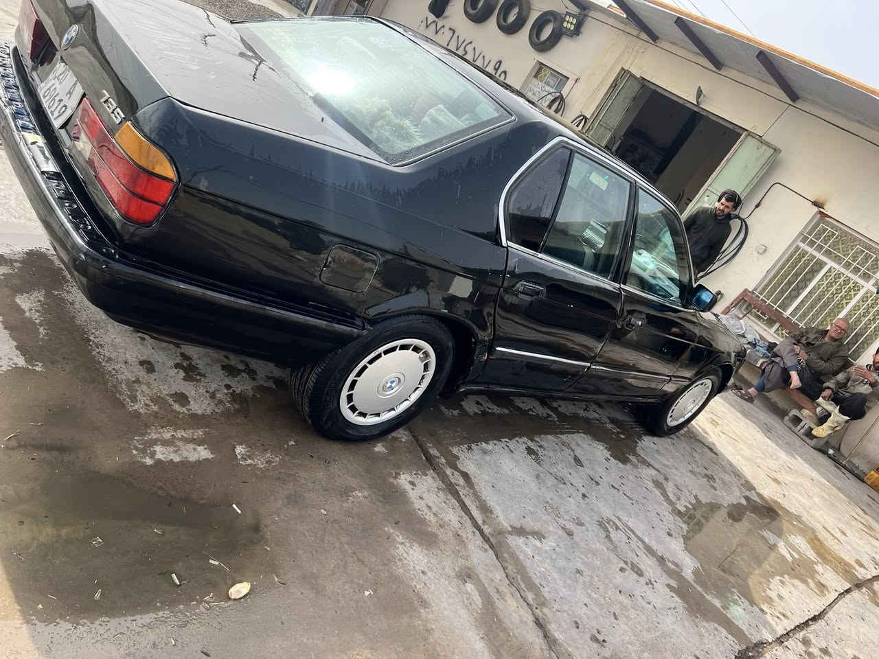 بي ام 735/ 6 سلندر للبيع السياره جاهزه بيهة شوية نواقص السعر $35 مكان السياره ديالى   ***********
