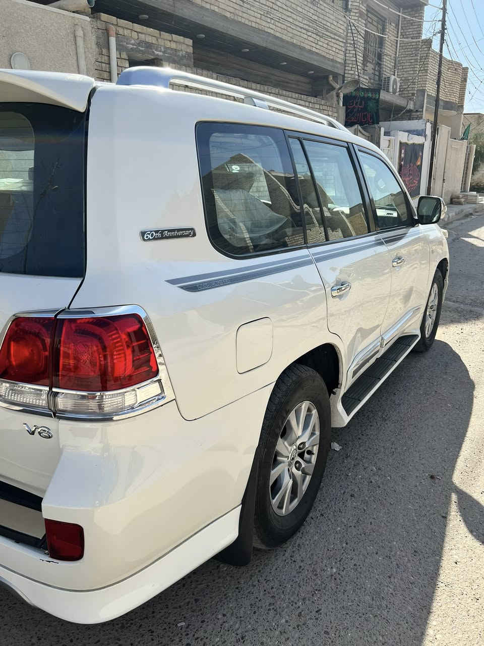 السعر 235 لاندكروز 2010 6 سلندر فول مواصفات رقم اربيل مصبوغه حزام ضربتها جاملغ خلفي مكاني بغداد مدينة الصدر للبيع او المراوس ***********
