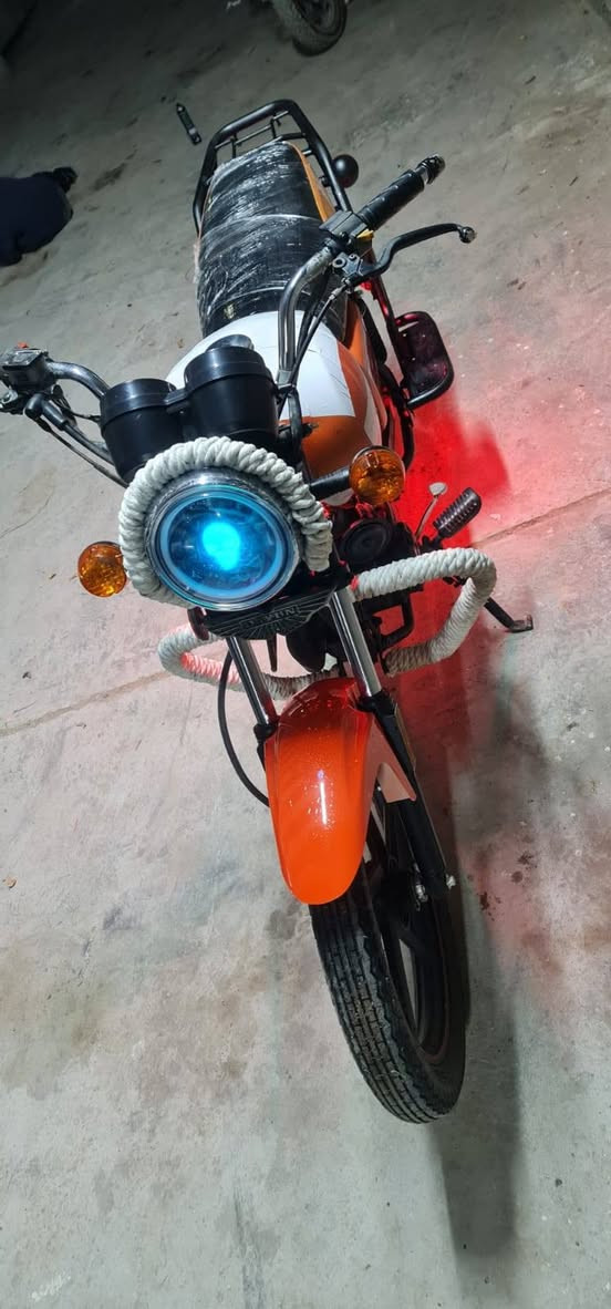 السلام عليكم دراجه دايون نفخ للبيع موديل 21 اوراق اصولي مكينه 200 s مكفوله دراجه نضيفه كلش السعر 1250 وبيه مجال الشراي يتفضل خاص او اتصال *********** مكان بابل حله
