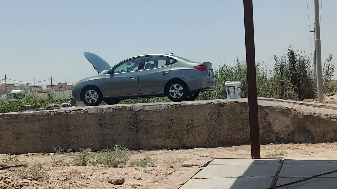 سلام عليكم شباب النتره مقدس امريكي محرك 2000 ما بيهه اي ضربه  داخلي مصبوغه حزامه اثر جراد سنويه جديده رقم انكليزي ما بيهه اي نقص باسمي تحويل ثاني يوم تدفئه تبريد  ثلج محرك كير صدر حداديه جديد تراك للصبره سياره احلى من الصورهه السعر ٩٠ وبيهه مجال ماكني بغداد كماليه ***********

