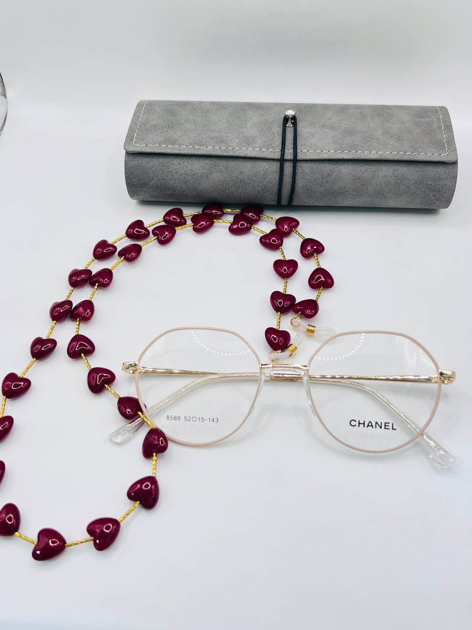 نقدم لكم مجموعة راقية من الإطارات الطبية والإكسسوارات النسائية بأحدث الموديلات لترقى إلى ذوقكم الرفيع. استمتعوا بخدمة فحص البصر بالكمبيوتر الدقيقة. يسعدنا إعلان افتتاح عيادة أخصائي العيون الدكتور زيد بورد دكتوراه عيون في عيادات مجمع الحياة الطبي، وذلك في المجمعات السكنية وحي النداء الأسبوع المقبل. للاستفسار، يرجى الاتصال على *********** أو ***********.
