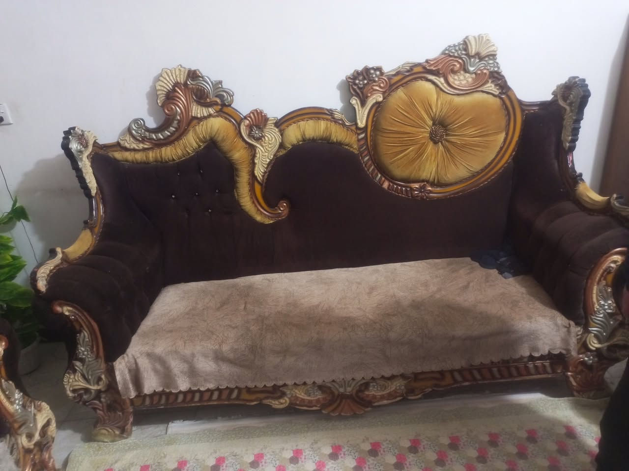 تخم 8 مقاعد تكمه للبيع سعر 250 الف وبي مجال مكان سريدات للاستفسار الاتصال على الرقم ***********
