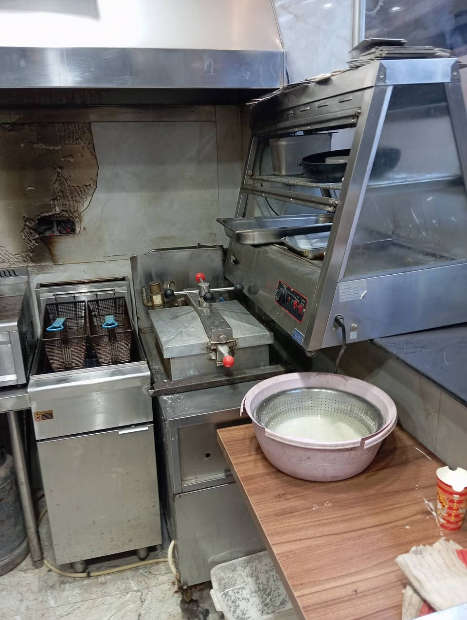 اغراض مطعم للبيع كربلاء طويريج ***********
