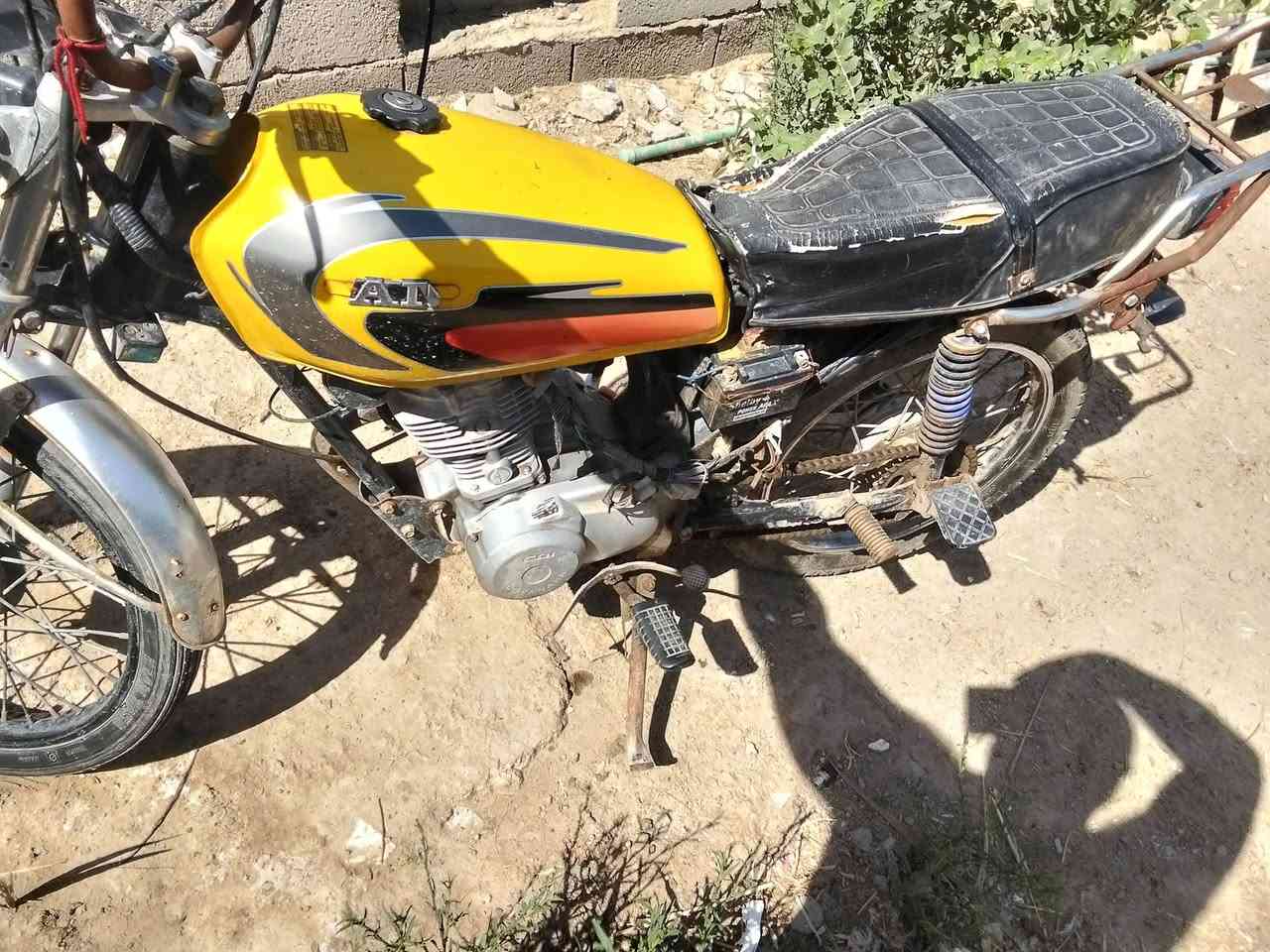 السلام عليكم دراجه  للبيع مابيه اوراق شغاله عوزه ترتيب السعر 200.  رقم الهاتف ***********
