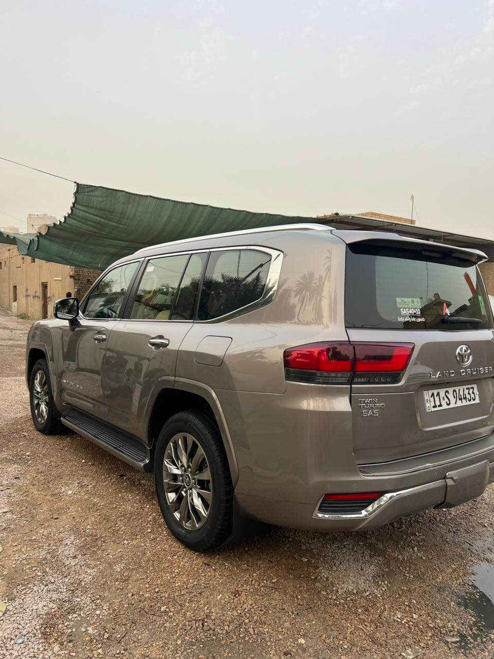 لاندكروز ٢٠٢٣ vx توربو ماشية ١٠١ الف كيلو 
وكالة ساز 
مكانها السماوة 
*********** السماوا, المثنى
