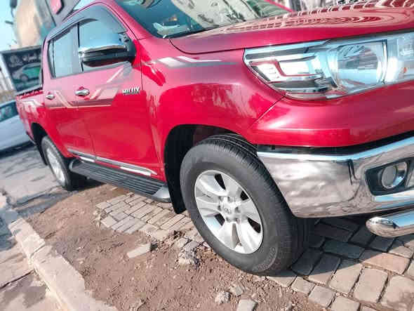 ..السلام عليكم
هايلوكس موديل 19 
سياره بلادي 
مكفول من الضرب لا تبديل لا صبغ 
سونار موجود بل منشور 
كير محرك تبريد مكينه كفاله عامه بلادي 
تخم تاير شواصي مكفولات 
دوخل نظيفه سياره حلو معنا الكمله بل عافيه ياخذها 
رقم ربيل شكل جديد سنويا جديد بسمي تحويل شوكت ما يعجبك حولك 
سعار سياره 280بي مجال شي بسيط 
العنوان بغداد بلديات نتصل وتدلل عله رقم 
***********
