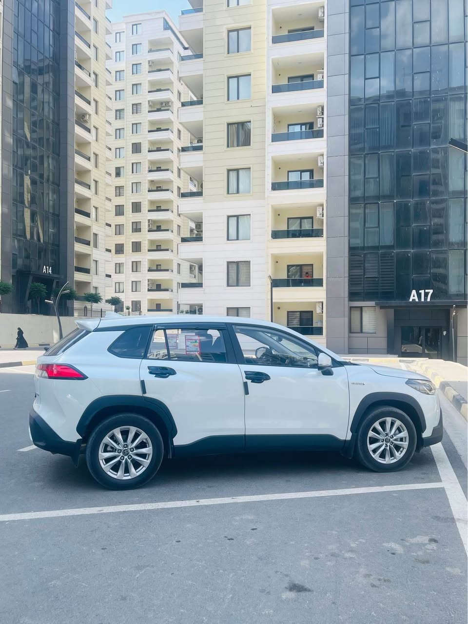 Toyota corolla croos 
  
موديل 2023 
مواصفات فول 
فتح سقف
رادار امامي + خلفي 
بصمة + 2 مفتاح 
تبريد مركزي ثلج نظام اقتصادي
سيارة هجين هابريد + بنزين اقتصادي 
كاميرا امامي + خلفي 
اشاير بالمري 
سيارة بدون صبغ على شركة 
ماشي 36 km حقيقي 
سيارة كماليات فول استعمال منزلي على ايدي 
سنوية جديد حته 2030
هزا جاهز مو ناقص شي 

سعر 183 مجال + عليه غرامات 680 الف ينزل من سعر 

رقم هاتف + واتساب *********** 

ملاحظة سيارة مو تبع معارض مو تابع للبايع شراي دهوك, العراق
