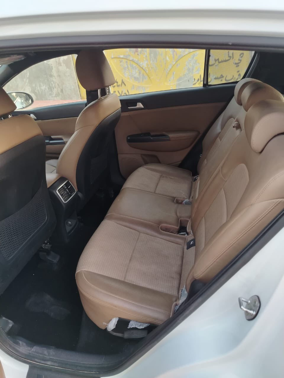 سلام عليكم مكلف بنشر 
كيا سبورتج خليجي موديل 21 ماشيه 83 مكفوله عدا بيه شبر صبغ الباب الخلفي اللي ورا الصدر السياره باسم صاحبها شخصيا رايدها 210 مكان السياره بغداد الكرخ حي الحسين ‭0790 330 2160‬
