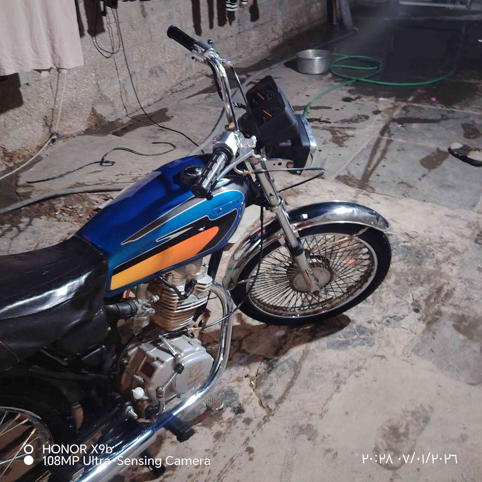 السلام عليكم اخوان دراجة اربعة كير للبيع كلك دراجة نضيفة وحلوة وخير من الله السعر ٣٢٥ وبيهة مجال مكاني ديوانية التصال على *********** وليريدهة  بي خير ويدلل 🏍️🏍️
