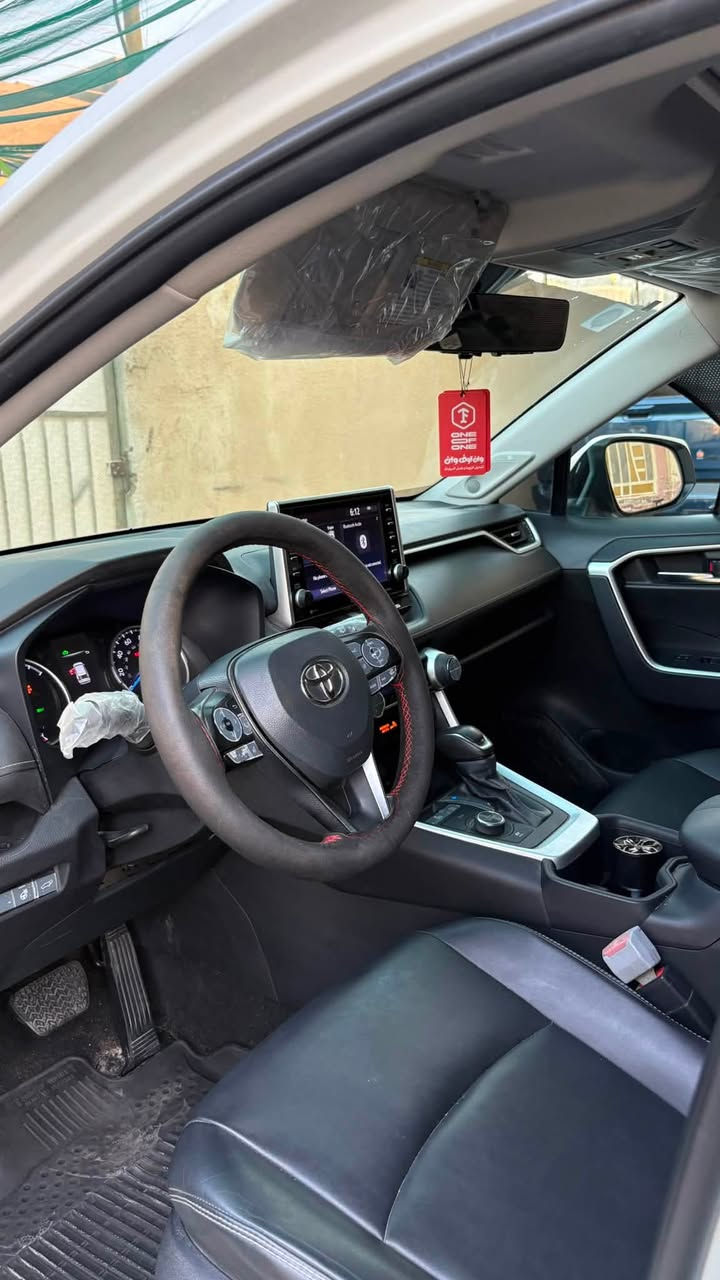 السلام عليكم ورحمة الله وبركاته من رخصة الادمن
راف فور 2022 XLE PREMIUM فول مواصفات 
وارد امريكي عداد المسافه 67 الف كليو متر 
حجم المحرك 2500  هايبرد بانزين 
فتحه سقف
شاشه كبيره تدعم كاربلي
حساسات امامي خلفي
كامرا خلفيه 
كشنات جلد كهربائية وتدفئه 
رادارات امامي وخلفي وجانبي نقط عمياء
تحديد مسار 
توقف ذاتي  
جنطة كهرباء 
سماعات ودمام JBL 
شاحن لاسلكي  
ويل كب اسود كروم 
ضرر موضوح صبغ دعاميه أماميه فقط من دون اي تعديل او شخط او فتح او رصعه بكل بدي السياره
وضع الشركة اي شي مامفتوح بيها ع ايدي البانزين كله محسن ودهن امزويل 
رقم بصره دولي باسمي مميز تحويل مباشرة 
السعر  230 ورقه وبيها مجال بسيط 
مكان السياره البصره
‎اي استفسار
***********
***********
