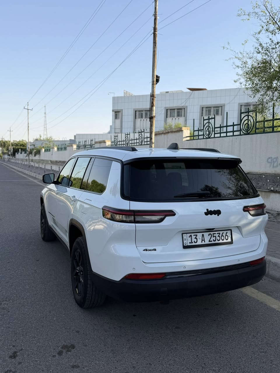 جيب جراند شيروكي L
وراد امريكي
سبعه راكب
ماشيه 30 الف ميل
6 سلندر 3600 
سايد بريك بصمه
قياده ذاتيه 
نقاط عمياء 
شفتات ستيرن
توقف ذاتي امامي وخلفي
دخول ذكي
مانع تصادم
تبريد ٣ قطع
تشغيل عن بعد 
اندويد اوتو كار بلاي
مكان السيارة العماره 
الحادث دعاميه وبنيد و هلال الجاملغ الايسر
الاستفسار ***********
السعر 310
