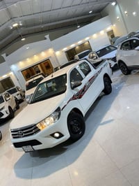 العشاق التميز تيوتا 2023 مخزنة ماشية 13.000 الف  السعر / 260 وبيها مجا...