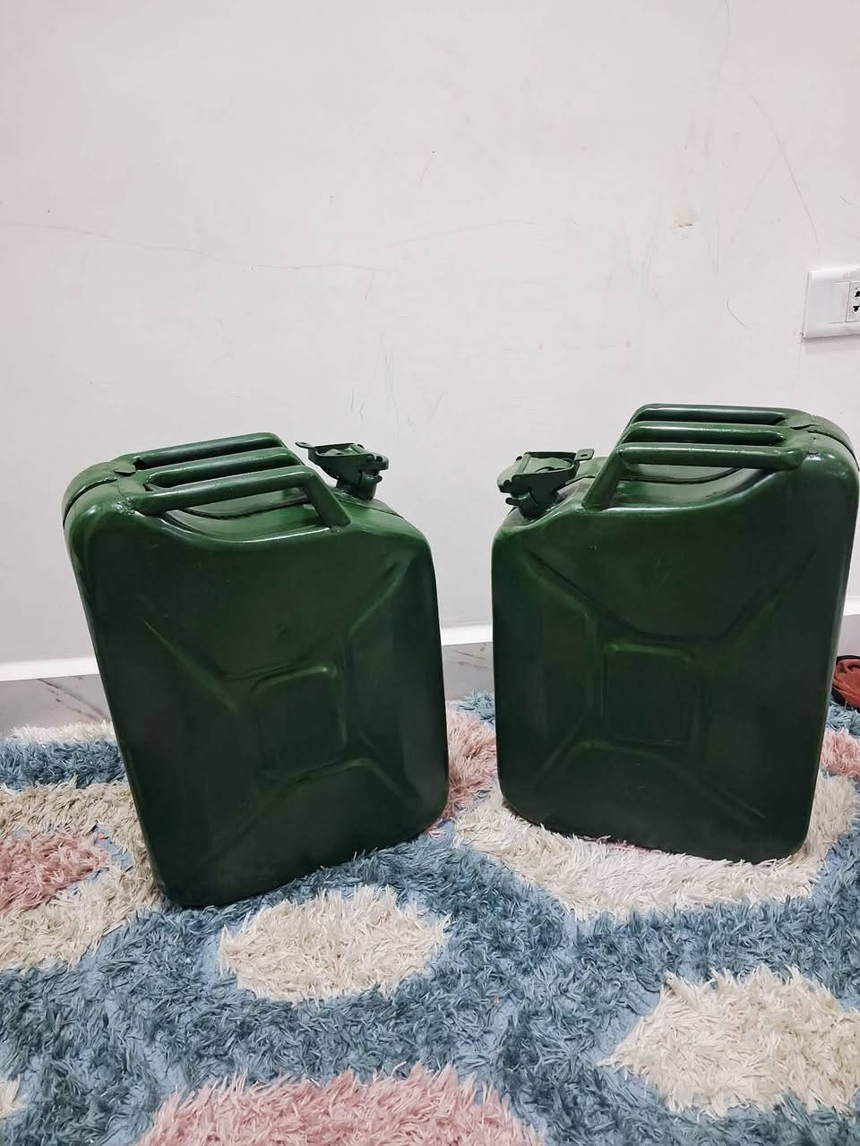 جلن وقود معدن أصلي سعة 20 لتر – أمان عالي 🔥
جلن وقود معدني قوي ومتين بحالة جيدة جداً
سعة كبيرة (20 لتر) مناسب لـ:
✔️ سيارات الدفع الرباعي
✔️ الرحلات والتخييم
✔️ تخزين الوقود في المنزل بأمان
مصنوع من معدن سميك يتحمل الاستخدام القاسي
إغلاق محكم يمنع التسريب
تصميم عملي مع مقبض مريح للحمل
قطعة عملية وأساسية لكل شخص يحب الجاهزية والتنظيم
💰 بسعر مناسب جداً


**إذا كنت صاحب هذا الإعلان وتريد حذفه لأي سبب، رجاءا أرسل رسالة إلى الدعم الفني**