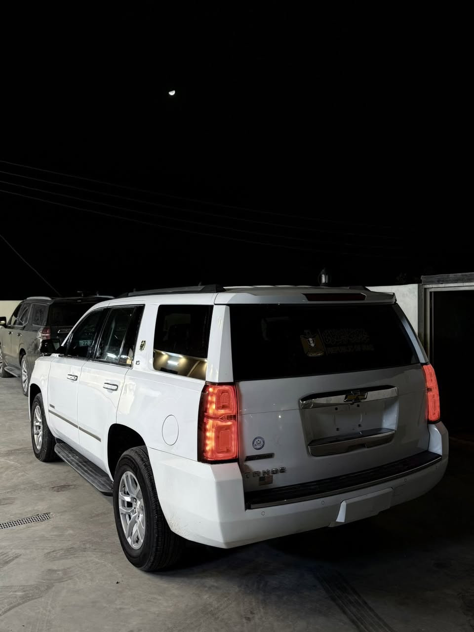 سلام عليكم تاهو موديل ٢٠١٧ رقم بغداد الجديد بسمي
وارد امريكي حادث كلش بسيط 
ماشيه ٥٠ الف حقيقي 
كير محرك اكسن كفاله شرط 
المواصفات 

فور ويل 
كشنات جلد + تدفئه وتبريد 

وباقي المواصفات المعروفه 
مكاني بغداد التاجي 
السعر ٢٧٥ وبيها مجال 
الاستفسار 

***********
***********
بيع او مراوس حسب القناعه
