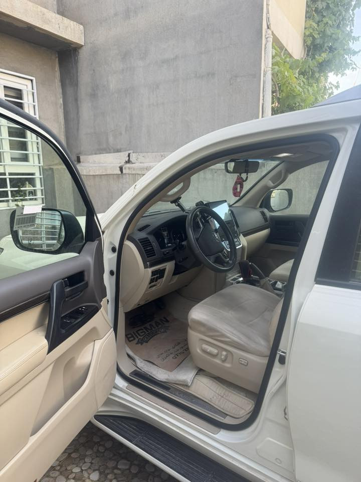 Toyota Land Cruiser 2019
وەنەوشەی فول GXR 

هیچی نیە و ٧٥ هەزار رۆشتوە شەریکەی ساس 

***********
515$
