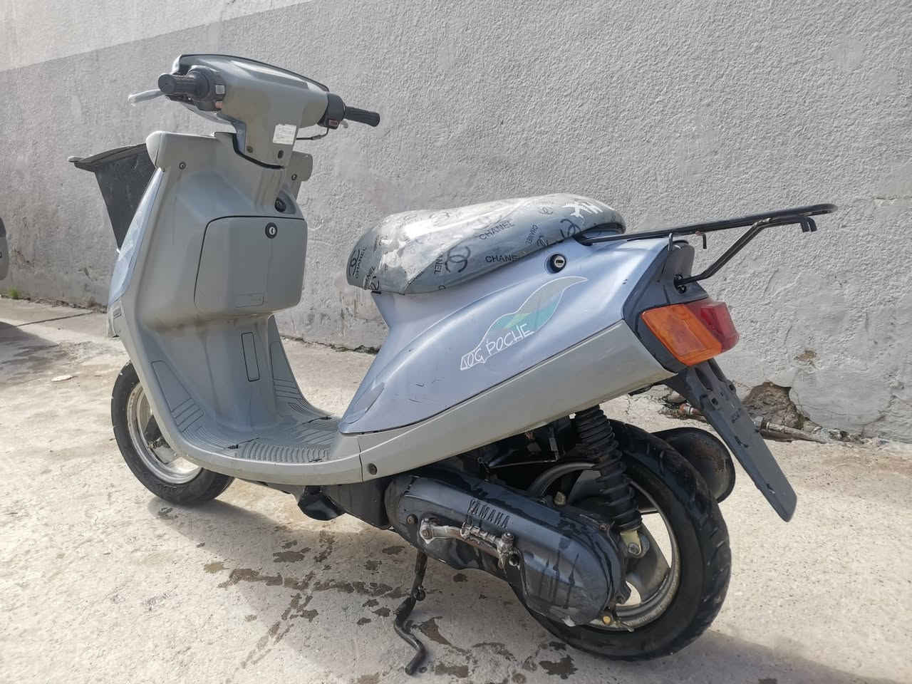 السلام عليكم دراجه سنتين واكفه مامفتوح بس قبر هندر كلشي شغال بس باتري مابي السعر 325 وبي مجال  للطيبي عدك فيتر جيب وياك ابيعك من البيت  ***********
