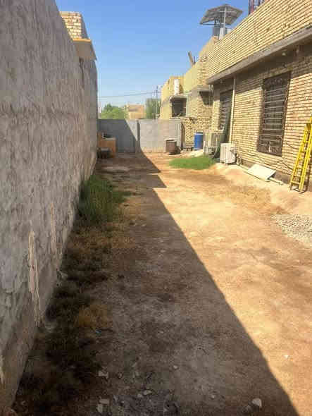 بيت للبيع مساحة ٧٠٠م طابو زراعي تحويل مباشر
شارع ٨م
بناء حديث
غرفتين نوم / صالة / استقبال / مطبخ / صحيات داخلية وخارجية / ممرات 
الموقع/ المعارة قرب حسينة السجاد خلف اسواق عموري 
***********
للأستفسار اكثر مراجعة مكتب الورد للعقار قرب فلكة الساعة مجاور مكتب الجزيرة
