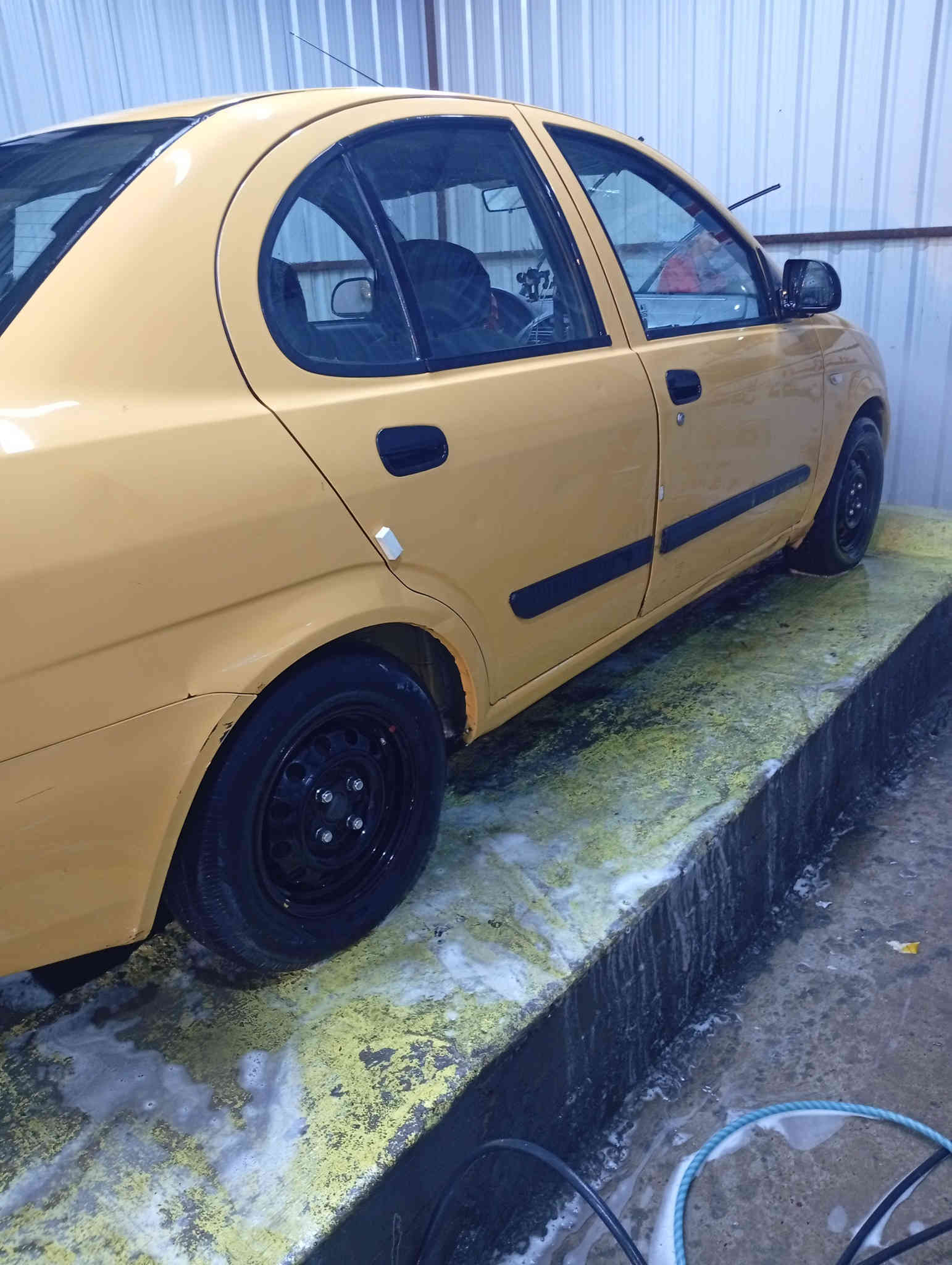 سلام عليكم سياره طيبه مديل 15 مبدل بنيد سياره نضيفه حيل تخم تايرات رايعه موجود يريد تحويل سعر 35 مكان بغداد الشعب قرب السده ***********
