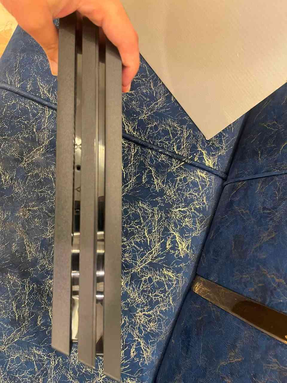 سلام عليكم اخوان عندي
ps4pro ال .

ذاكرة 1تيرا

جهاز لك ستيكر مامفتوح

13.50 بعد كم شهر ويتهكر ومنصبله

العاب حاليان وموضح كلشي بالصور

الجهاز نضافة %100 وجهاز من 2016

عندي وياكارتونته الاصليه يعني مو جهاز

باله مثل الي معروض بالسوك وصوته

جدا هادء بالالعاب ويشغل 4k وويا

يدات ثنين وحده اصليه والثانيه تجاري

مكاني بغداد اعضميه عارضة ب

350 وبي مجال للشراي وهذ رقمي بي

واتس اب (***********@
