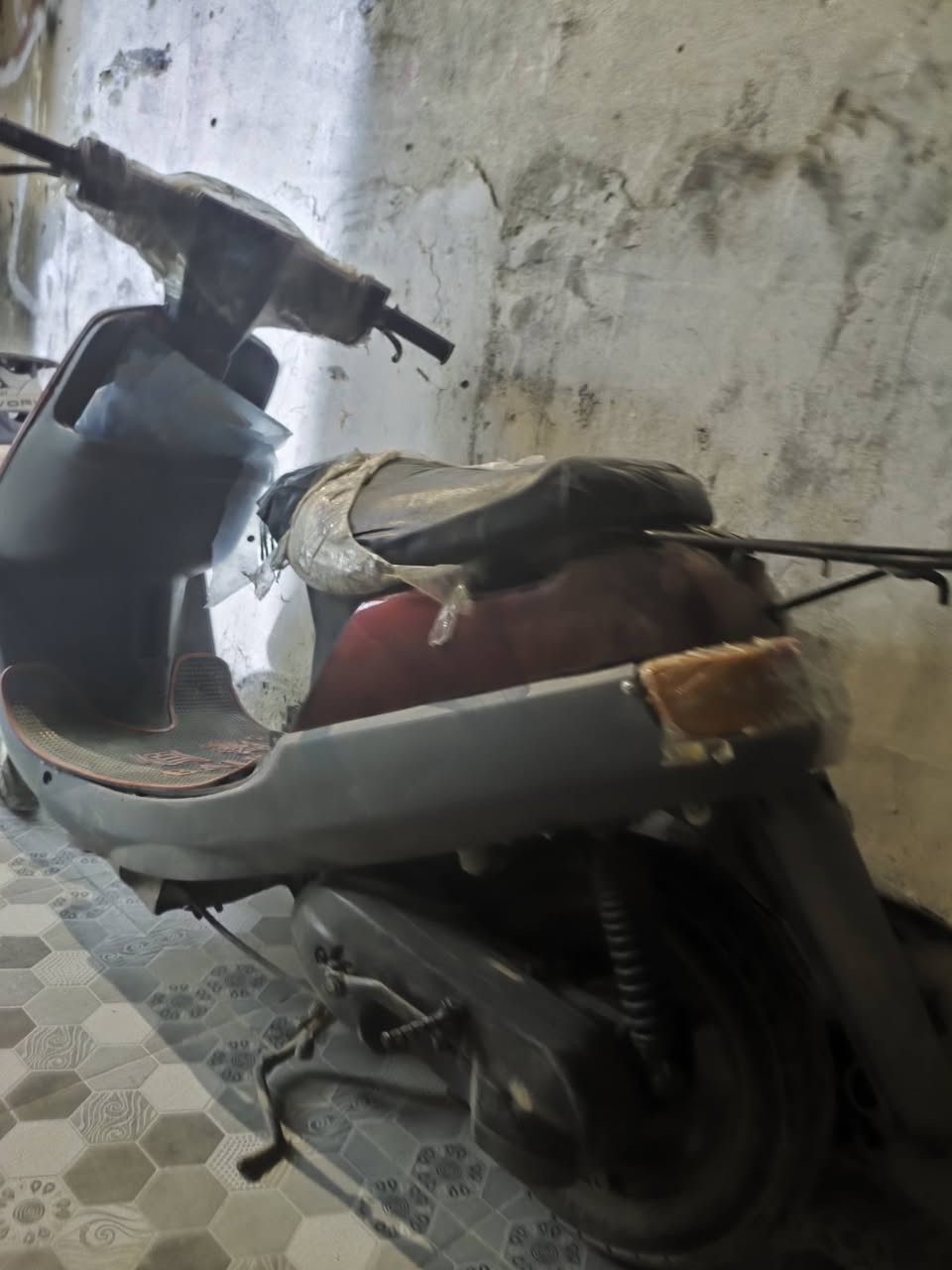 دراجه زعره للبيع دراجه نضيفه هستوها مجفته تجفيت كامل
ابيع شغال 
تجي تاخذها من البيت 
عوزها غراض قليله 
سعرها 150 
ديوانيه مركز 
***********
