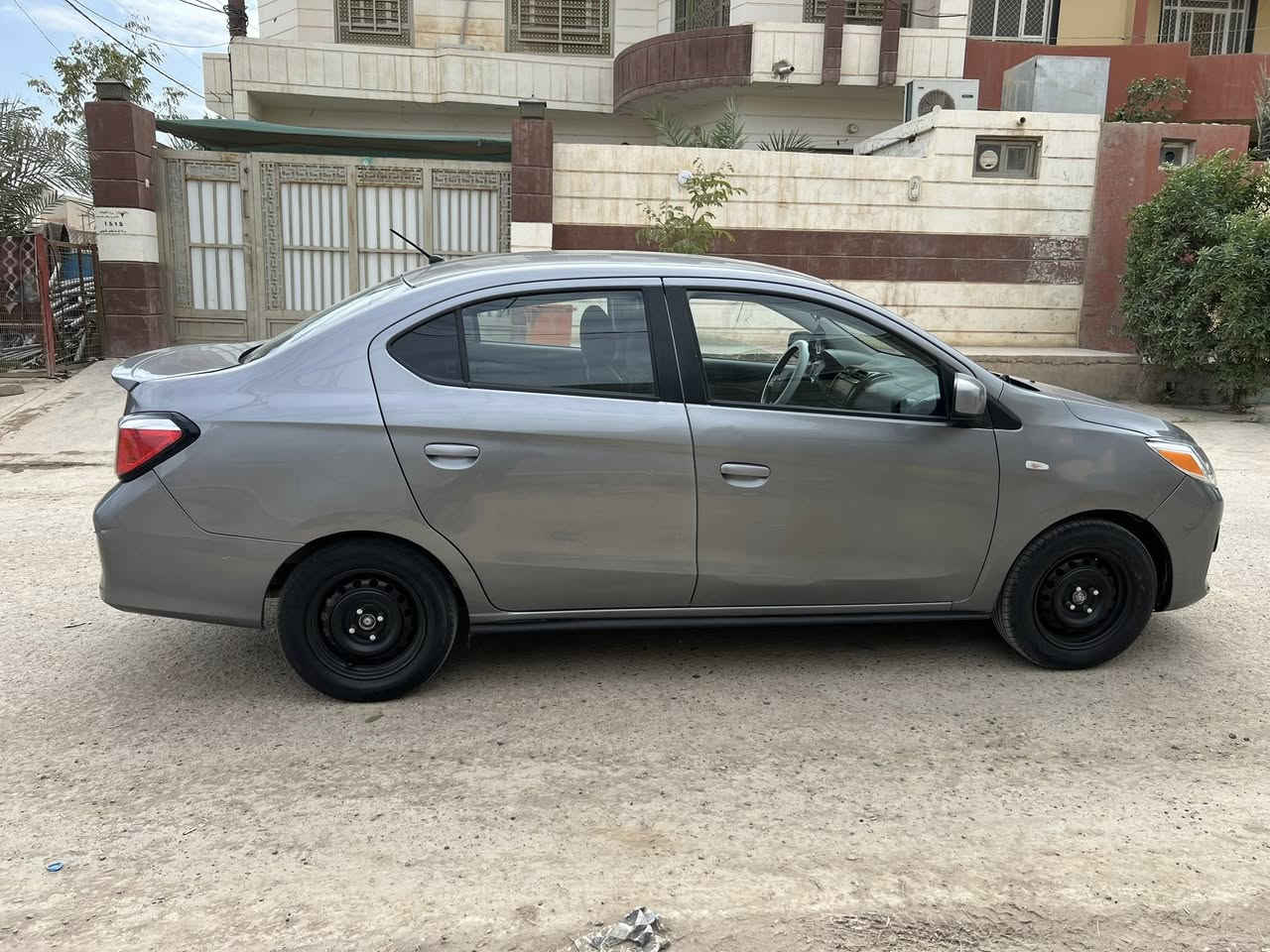 السلام عليكم 
للبيع ميسيبوشي ميراج موديل 2022 
بيه اربع قطع شرط بدون تكم وقماره 
مكينه 3 سلندر شرط لاتنقيص ولاتبخير 
تخم تاير +صدر امامي + خلفي  + تبريد + تدفئه 
كهربائيات كلها شغالة جاهزة كل شيء مابيه  أي نقص  
صور الضرر مرفق مع المنشور  
السياره رقم بغداد الدولي هزه جديده 
سنويه جديده يعني شرط التحويل
السعر 83 وبيه مجال للشراي 
الاستفسار ***********
