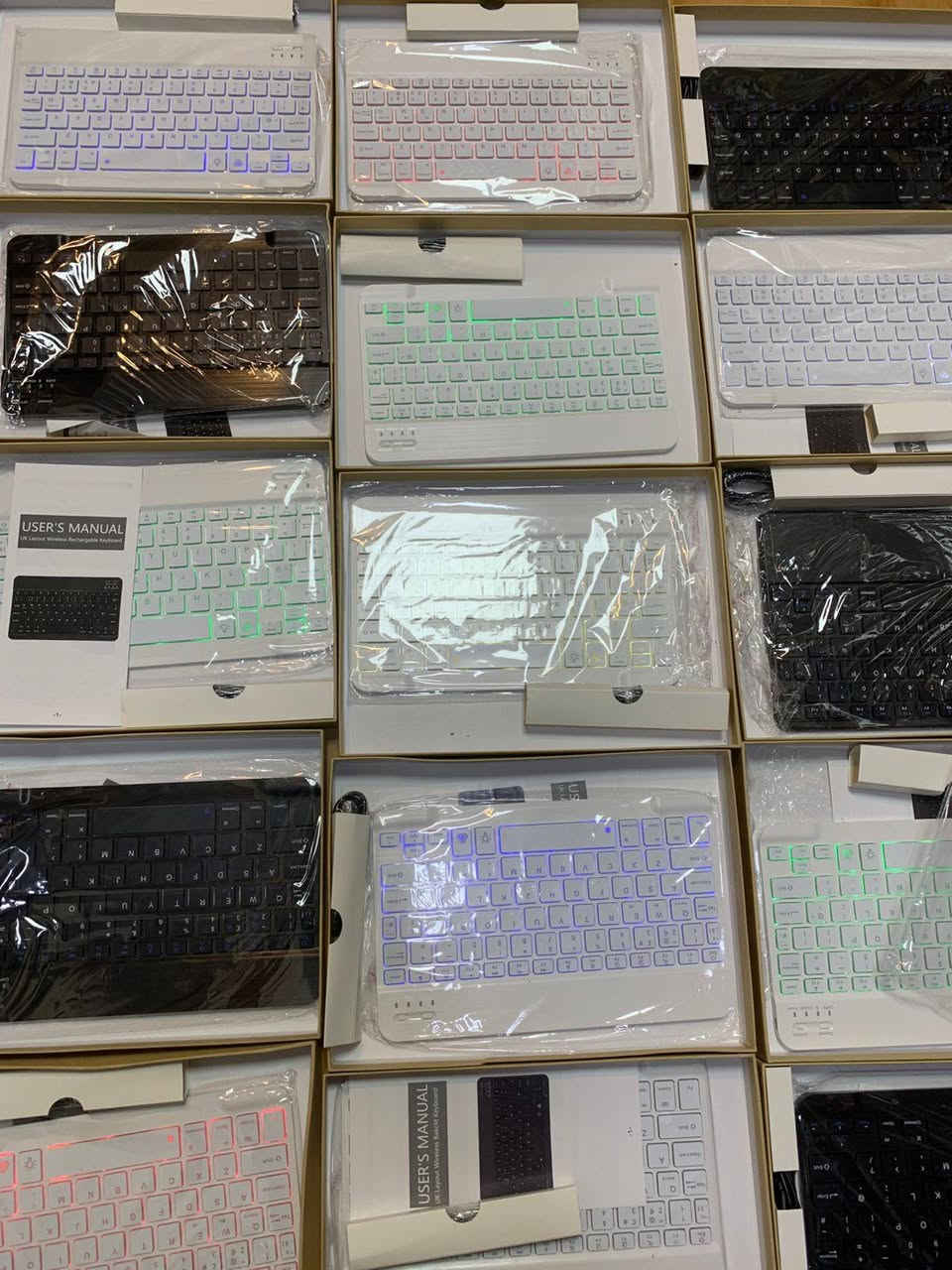 حول آيبادك إلى لابتوب بلمسة واحدة! 💻✨
وصلت الوجبة الجديدة من الكيبورد الضوئي الذكي (RGB Keyboard) ⌨️🌈
​ليش هذا الكيبورد هو الأفضل لك؟
✅ يربط على كل الأجهزة: (آيباد، تابلت، موبايل، وحتى اللابتوب) عن طريق البلوتوث.
 تصميم نحيف وخفيف: سُمكه ملمترات قليلة، يعني تخليه بالحقيبة وما تحس بيه.
✅ بطارية قوية: شحن يدوم لأيام من الاستخدام المستمر.
​متوفر الآن باللونين (الأبيض الفخم ⚪ والأسود الملكي ⚫)
متوفر 15قطعه


**إذا كنت صاحب هذا الإعلان وتريد حذفه لأي سبب، رجاءا أرسل رسالة إلى الدعم الفني**