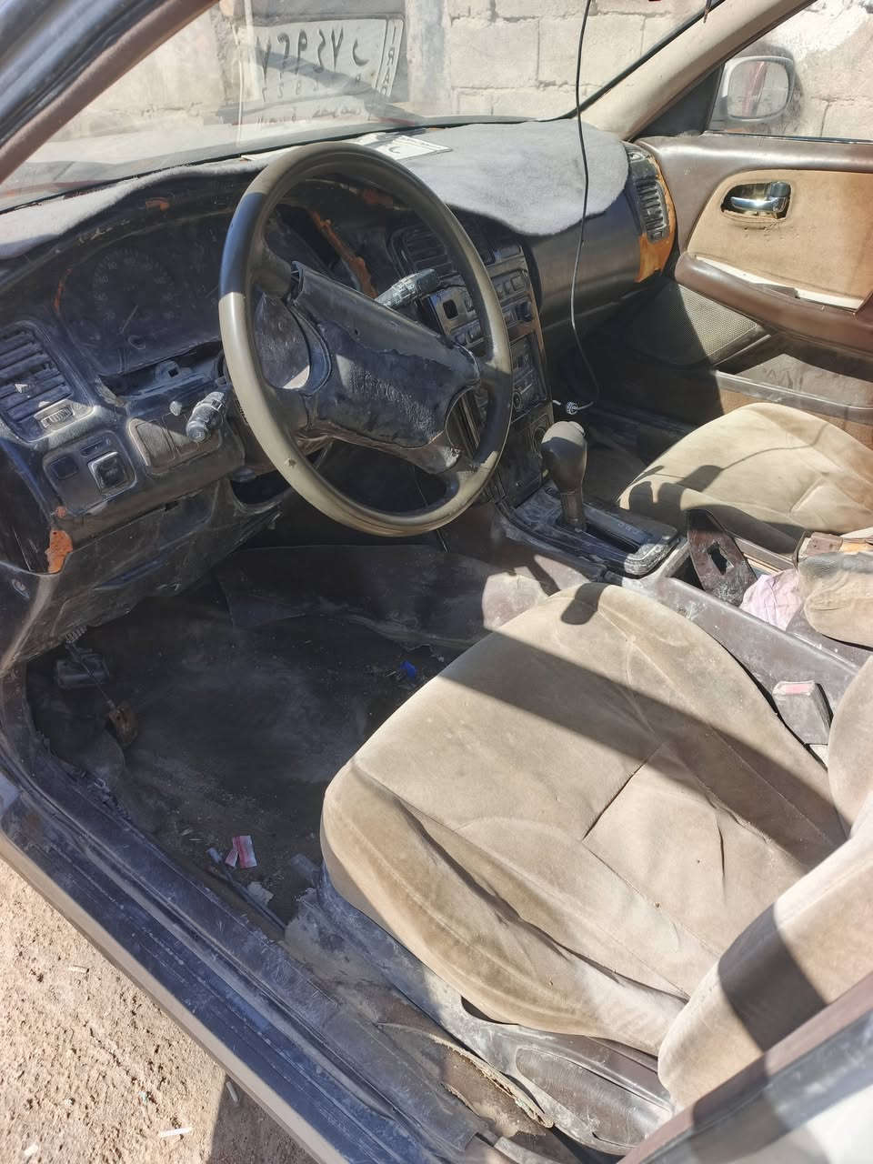 سلام عليكم الاخوان كرستة لبيع سيارة جانت متروكة واني عمرت بيهة صبغ وسمكرة عام بس بعد يرادلهة سيارة مكينة كفالة بس كير ضعيف دواخل هم تعبانات كفالة من كصة ونقل جثة سنوية ضاعت مني وماشي بلمعاملة اوكفلك بلصوليات سعر37 عنوان بصرة قرب اربع شوارع رقم الهاتف ***********
