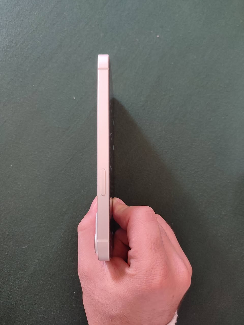 السلام عليكم حبايب للبيع ايفون 13 عادي لون مميز ذاكرته 128 بطاريته 86 الجهاز جديد لا مفتوح ولا مبدل بي ايي قطعة شرق اوسط ملحقاته فقط الكيبل مكان حلة للاستفسار ***********
