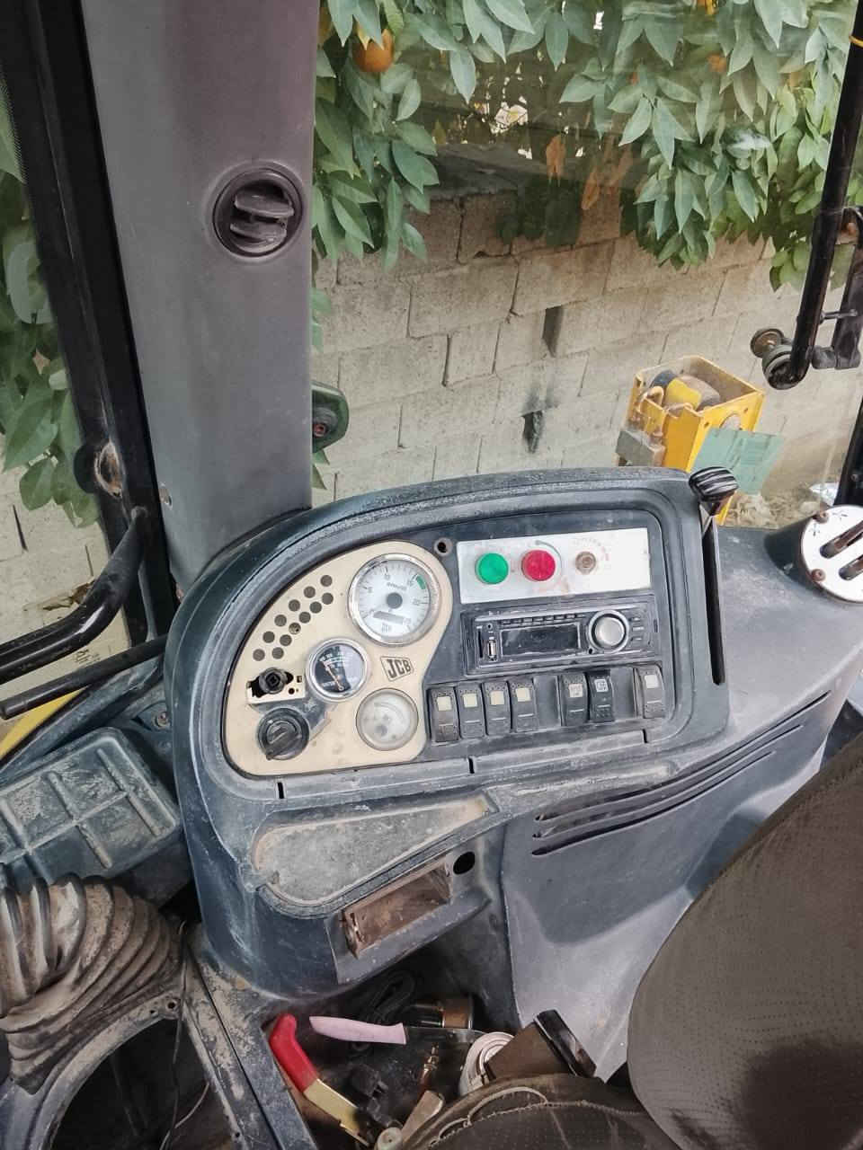 حفارة موديل 2002 فول عادي مكفوله من كير ومحرك ومضخه رقم بصرة شرط التحويل السعر 165 وبيهة مجال بصيط ***********
