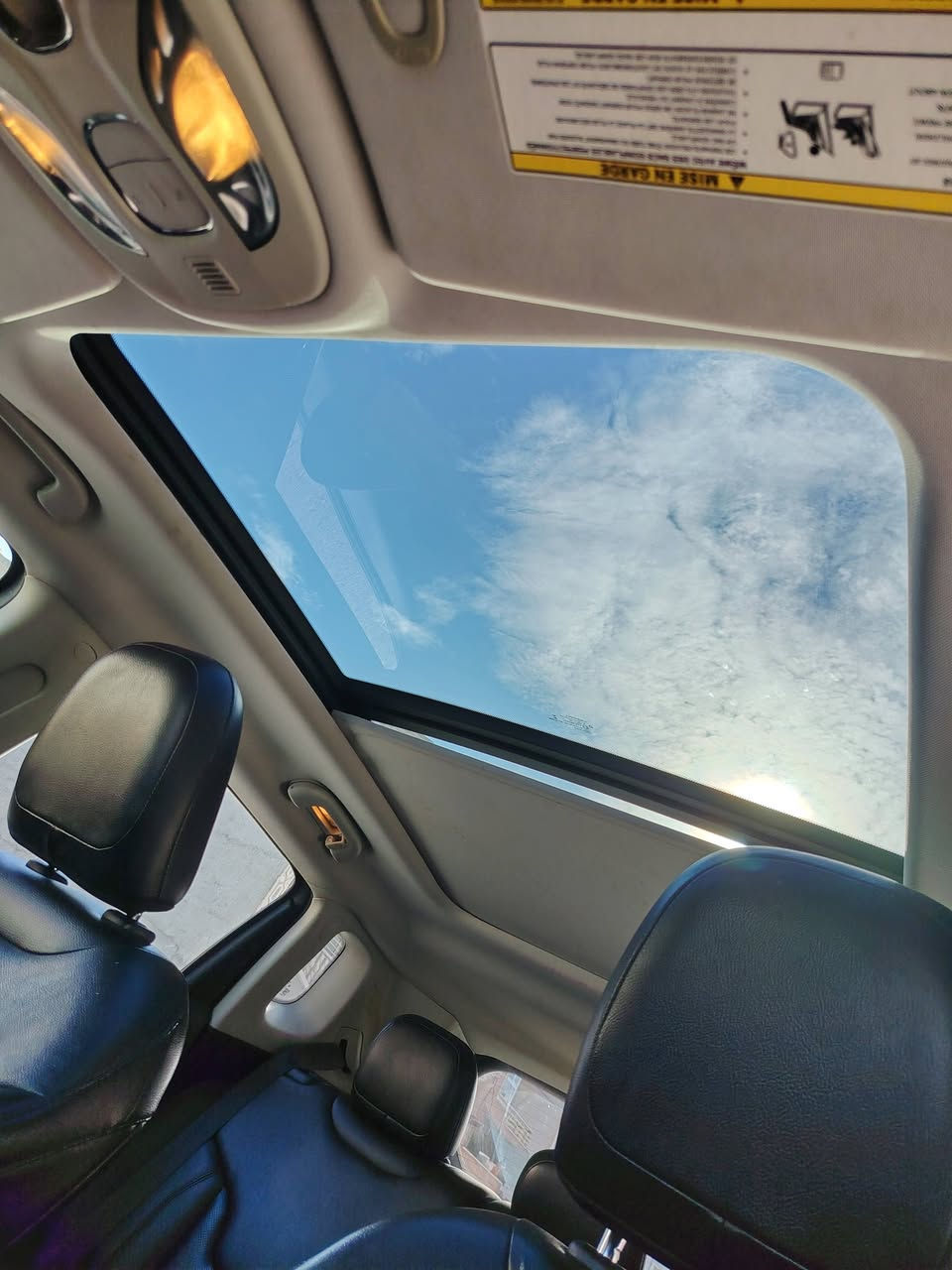 سلام عليكم
للبيع جيب كومباس موديل 2021
المواصفات:
فول مواصفات
كشنات بارد و حار
بصمة بنوراما كشنات جلد
بعد هواي مواصفات ما مذكورة
ماشية 65الف كم
الحادث:
بدون دواخل قطعة فقط و بابين مبدل بلادي
السعر 150ورقة بيها شويه مجال
مكاني اربيل  ب اسمي
الرقم ***********
