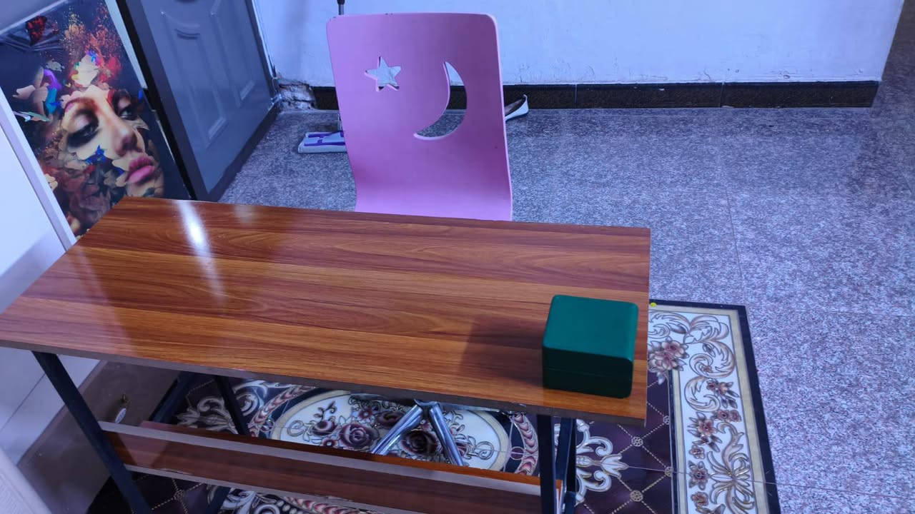 السلام عليكم ميز +كرسي للبيع 30الف مكاني بغداد نهايه حي اور موجود توصيل ***********

