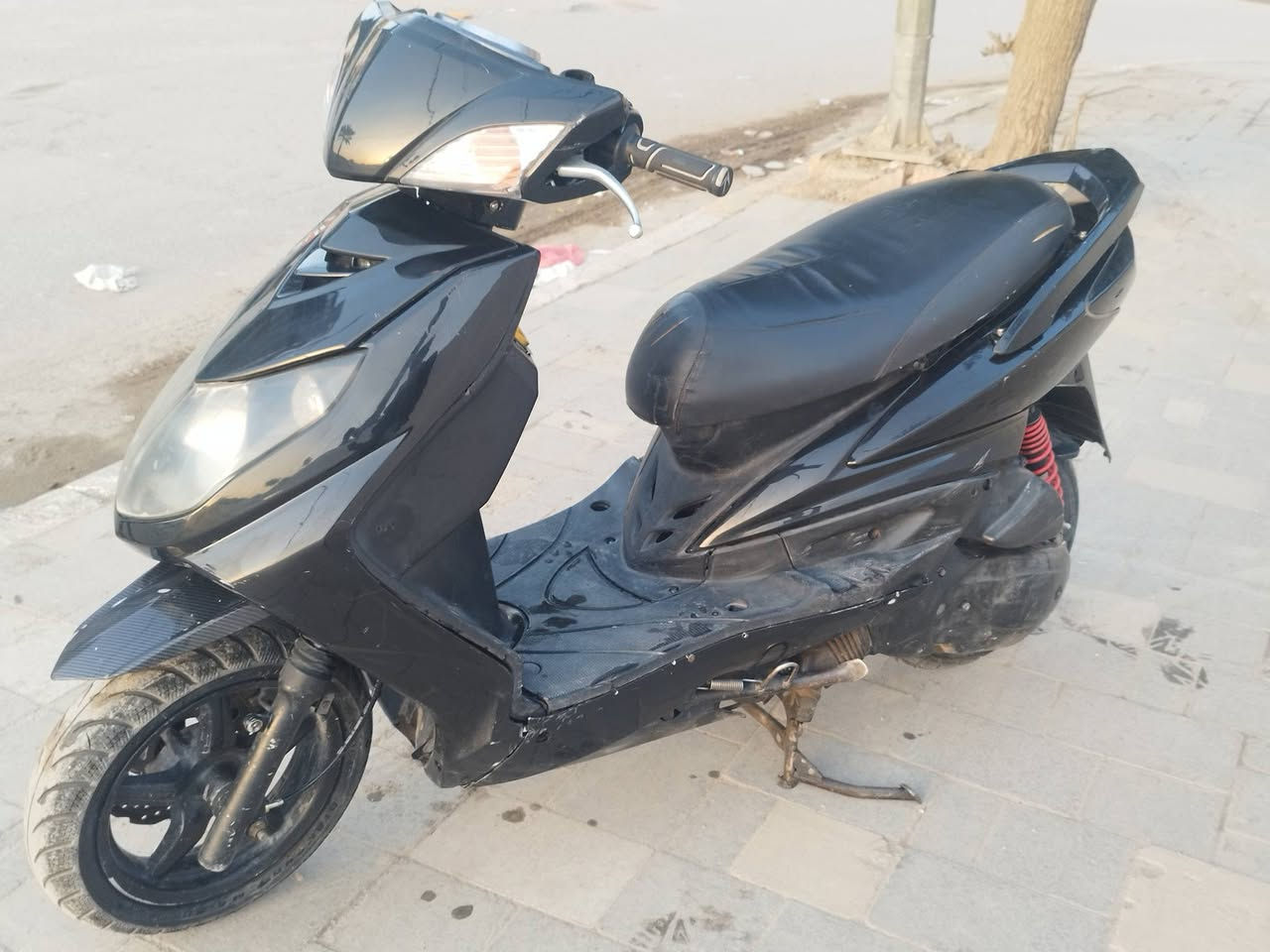 سلام عليكم دراجه سكنس فحل للبيع 
دراجه خير من الله محرك رياضي كلجات رياضي بلاد 
دراجه كفاله كفرات نضيفه السعر 750وبيها مجال 
عنوان بغداد المنصور ...الرقم ***********
