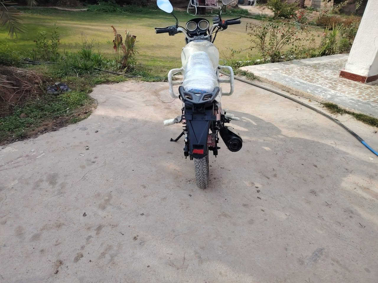 السلام عليكم دراجه نظيفه موديل 2015 مكينه لا تنقيص لا تبخير دراجه نظيفه مال جناي سعرها 400 وبيها مجال للطيبين دراجه نظيفه. ***********
