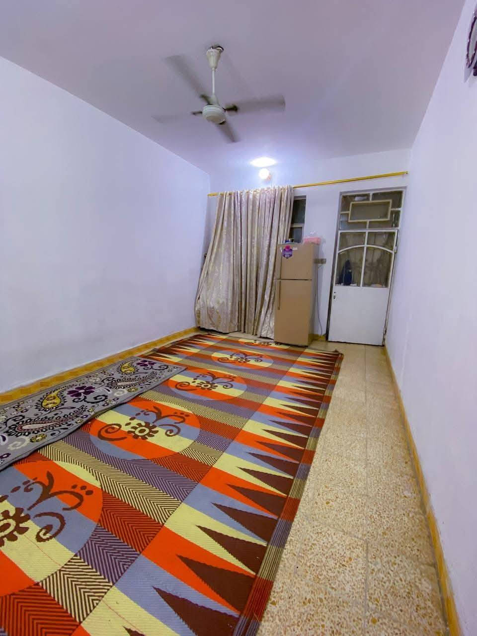 بيت للبيع في أم الكبر والغزلان شارع مرطبات الباندا قرب معمل الغاز مساحة البيت 150م طابقين ومحل للاستفسار ***********
