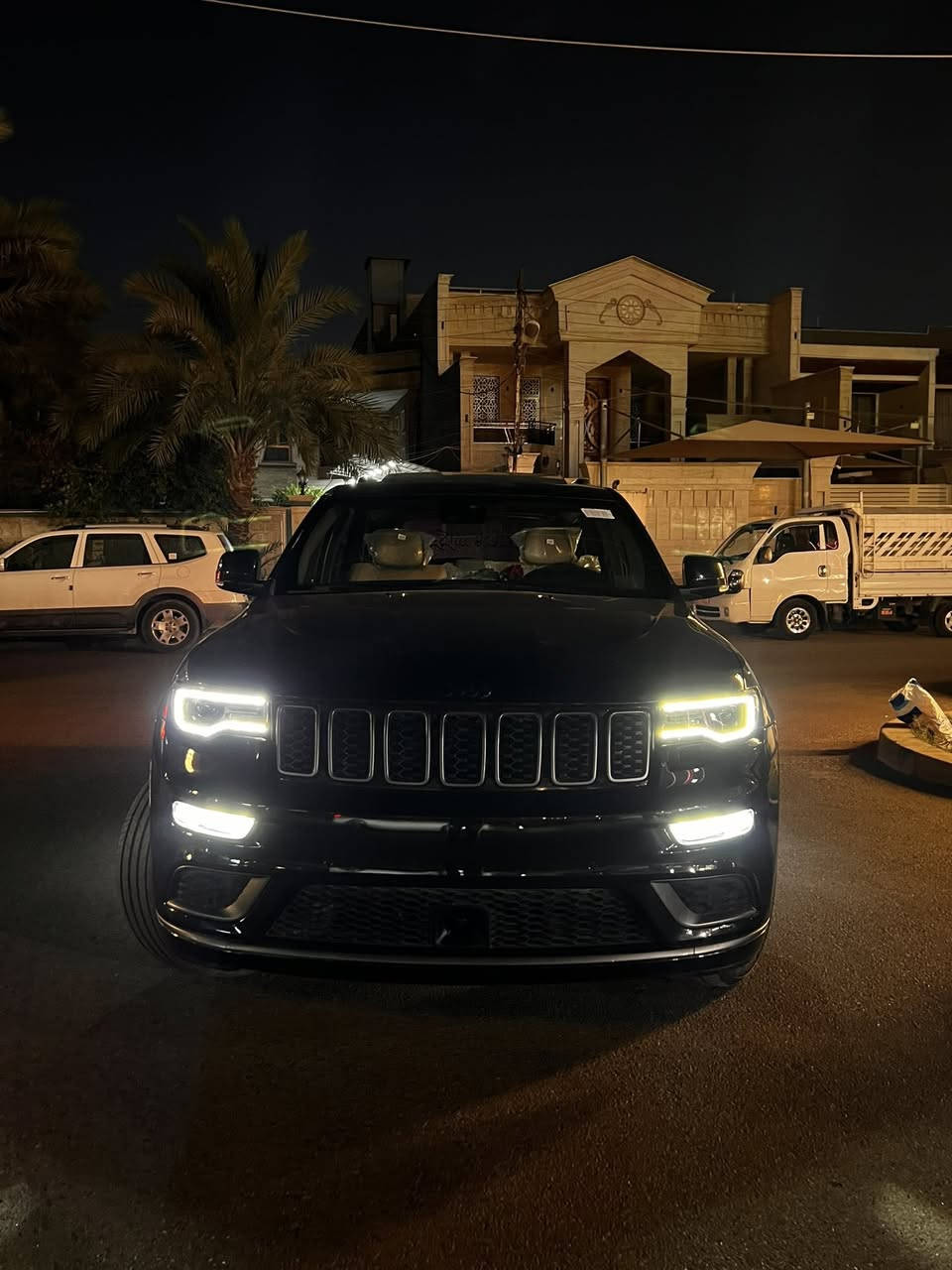 السلام عليكم جيب خليجي وكاله هارلم 

المحرك : V6. 3.6L .
* دفع رباعي 4x4 .
. CD/DVD مشغل اقراص *
* تحذير النقطة عمياء
* دخول ذكي
* سقف بانوراما .
* شاشات خلفية . 2
* شاشه كبيرة 8.4 انج .
* نظام الخرائط (GPS) .
* ستيرن كهربائي .
* المصابيح زنون + لد نهاري + كشافات .
* تشغيل عن بعد .
* ماوس تحكم وضعيات
* صندوق كهربائي شفط
* حفظ وضعيات الجلوس (ميموري) .
* المقاعد الأمامية كهربائية .
* المقاعد الأمامية تبريد وتدفئة .
* المقاعد الخلفية تدفئة ..
* حساسات أمامية .
* حساسات خلفية .
* تدفئة ستيرن .
* بخاخ ماء على المصابيح الامامي..
* مرايا قلاب وتعتيم ذاتي
* مانع تصادم خلفي رادار
* محدد سرعة .
* نظام التشغيل والاطفاء الاوتوماتيكي (Auto Start System) .
Auto Break System) نظام بريك اوتماتيكي *
* رقم بغداد تحويل بنفس اليوم
* مكان السيارة بغداد

***********
