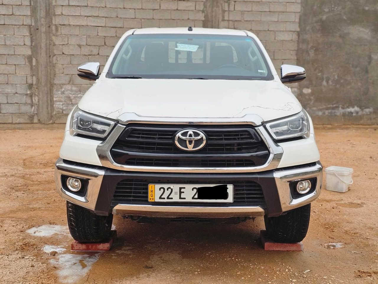 السلام عليكم ورحمة الله وبركاته 
جمعة مباركة على الجميع 
تويوتا هايلوكس فورويل 2023 ساز ام الضمان كير اوتماتيك 6 نمر 

تجي بصمة وتبريد كشنات وشاحن واير ليس بنيد جكات واضاءة بالبنيد ومري شفط واضاءة ترحيبية بالمري وتبريد شاشة وشاشة وكاميرا وحساسات ومثبت سرعة تحكم جهتين دفلوك وتحكم بنضام……..الخ ..

السيارة رقمها شمالي باسمنا تريد تحويل تريد وكالة 

ممشى السيارة 90 الف 
السيارة جديدة بمعنى الكلمة شرط تايرات الشركة جواها  شرط سبيرها ما نازل وعدتها والمثلث والجك مال الشركة شرط ما مفتوحات 
 
السيارة مكفوووولة كفالة عامة من صبغ وضربة وبارد بختصار مكفولة من كلشي برغي واحد ممفتوح بيها 
وبيها سونار الي يرده هم ادزه الة 

سعر السيارة : 330 وبيها مجال شي بسيط 
رقم الهاتف :*********** بغداد, العراق
