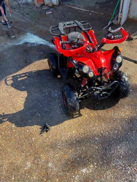 السلام عليكم دراجه رباعيه اللبيع سرعه 80مكينه خرسه بك شغال شلعه ومعدل خير من الله سلف نكره كهربايات كلهه كامله مابيهه اي نقص السعر 400وبيهه مجال المكان بغداد الشعب وهاذه رقمي ***********
