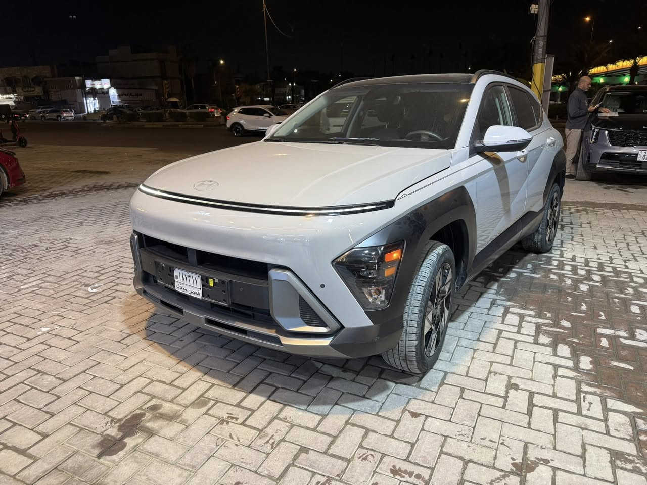 HYUNDAI KONA Limited2025 
🏁🏁🏁🏁🏁🏁🏁🏁🏁
⬜️◻️▫️⬜️◻️▫️⬜️
المسافة المقطوعة : 🚶13454km
حجم المحرك :  2.0 💪🏻
عدد الاسطوانات : ٤ سلندر
اللون : سمنتي 
🏁🏁🏁🏁🏁🏁🏁🏁🏁
⬜️◻️▫️⬜️◻️▫️⬜️
🚗🚗🚗🚗🚗🚗🚗
🚗🚗🚗🚗🚗🚗🚗
الإضافات :  ⚡
بانرواما 🚘
جلد ✅
تبريد قطعتين ❇️
بصمة 🫵
تشغيل عن بعد 👈🏻
نقطة عمياء 🧑🏻‍🦯‍➡️
سايد بريك بصمة 
وضعيات قيادة متعددة 
تحديد مسرب 🚧
ويل كب 🛞
شاشة تحكم لمس📺
اندرويد اوتو🤖
ابل كار بلاي🍏
خرائط 🗺️🧭
دخول ذكي🚪
والعديد من المواصفات الاخرى
العنوان : الوزيريه نزول جسر المالية 

 |الاستفسار   اتصال + وات ساب |  
✅*********** ✅
✅***********✅

صور الحادث مرفقه مع السونار

