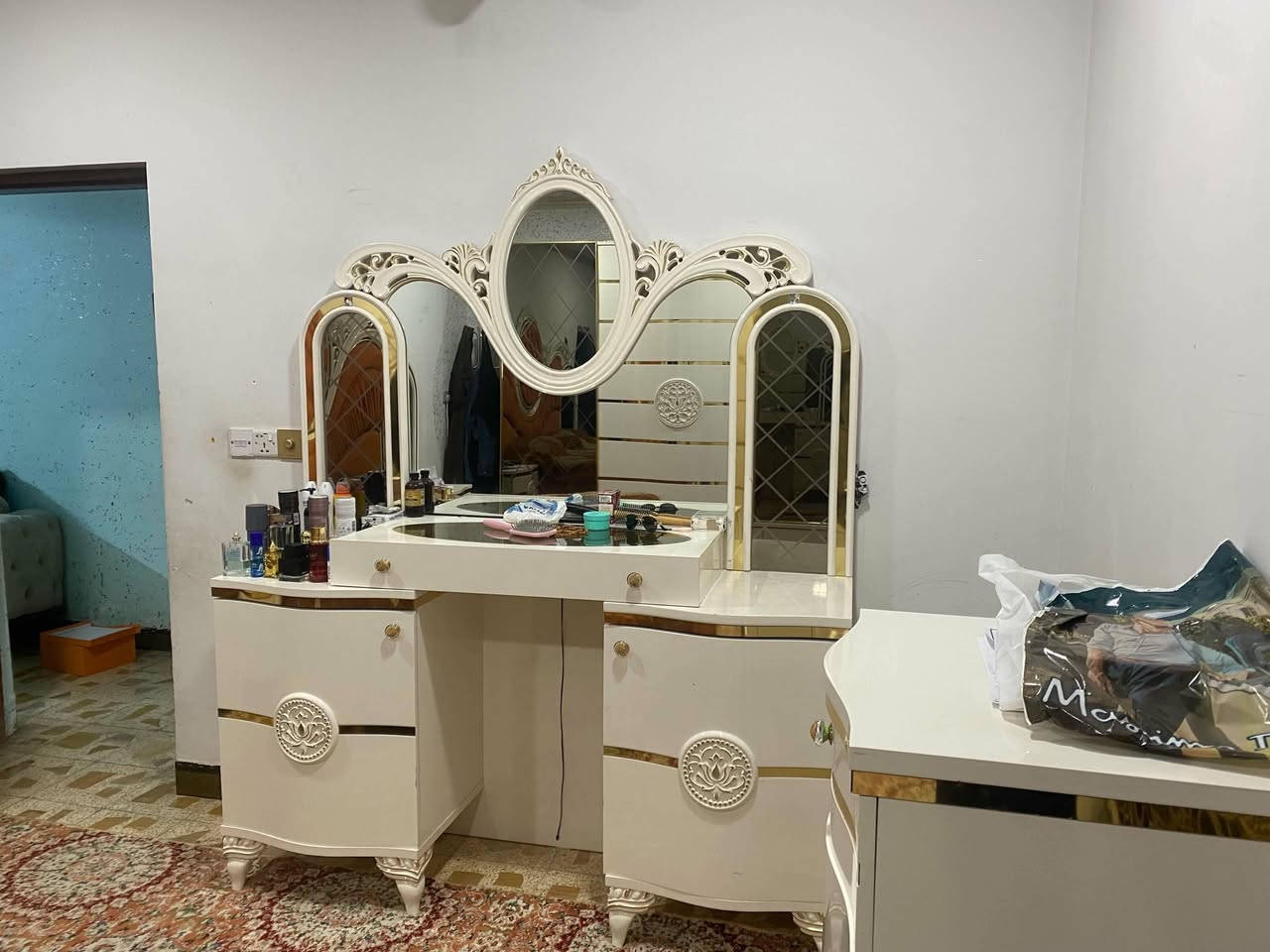 غرفة نوم تركي أصلي 8 قطع نسبة ألنظافة 80% متوفر الان لدى مجمع السيد عمار للأثاث ألعنوان تكريت مجاور المحكمة القديمة وكاتب عدل للأستفسار***********📲
