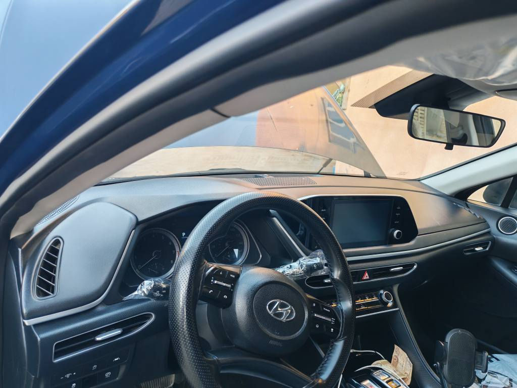 سلام عليكم سوناتا ٢١ ماشيه ٨٣ الف كيلوا بأسمي بغداد مكاني البصره ٣ قطع صبغ بنيد جاملغات اماميه  شرط بدون دواخل لا لغد ولا شاصي جاهزه من جميع النواحي محرك ٢٥٠٠ للتواصل *********** مراوس بأمريكي عادي مكاني البصره السعر ١٦٠
