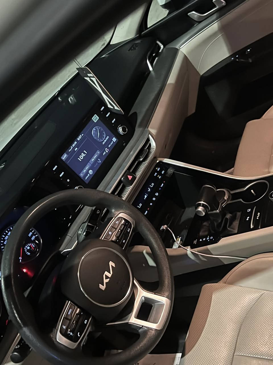 كي فايف 22 ماشية 58 الف 
مكفولة من الصبغ والتبديل بيها بارد فقط 
جديدة وبحالة الوكالة سنوية لل27 
سعرها 188 بيها مجال بسيط 
***********
