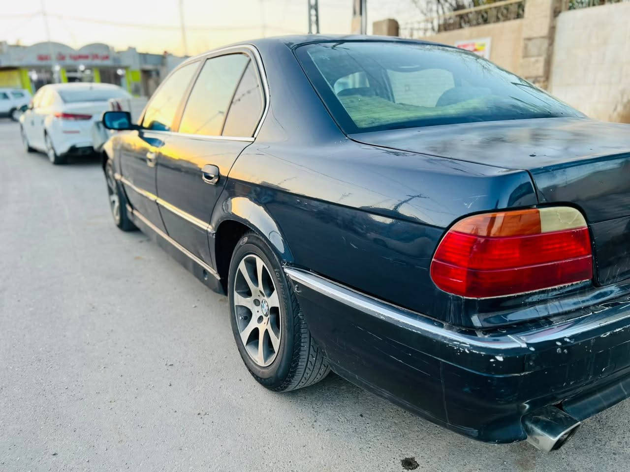 #للبيع
بي ام دبليو  خفاش
موديل /1996
لون ازرق نيلي..بيهه جراد خفيف بلقماره والجنطه
رقم واسط انكليزي بأسمي مشروع وطني سنويه لل2030
كير ومكينه فيفيتي 3000 مكفولات
كهربائيات جاهزه
تخم تاير+تخم ويل +باتري + جدد
اكسل + حداديه نضيفات
غرفه مدوشمه
بطاين بيبان نضافه 70٪
مكفوله من اصوليات وعيب شرعي
سياره مناسبه وحلوه وجاهزه
السعــر / 35$ وبيهه مجال قليل
العنـــوان /واســــــــــــط
للاستفسار /***********  / ***********
