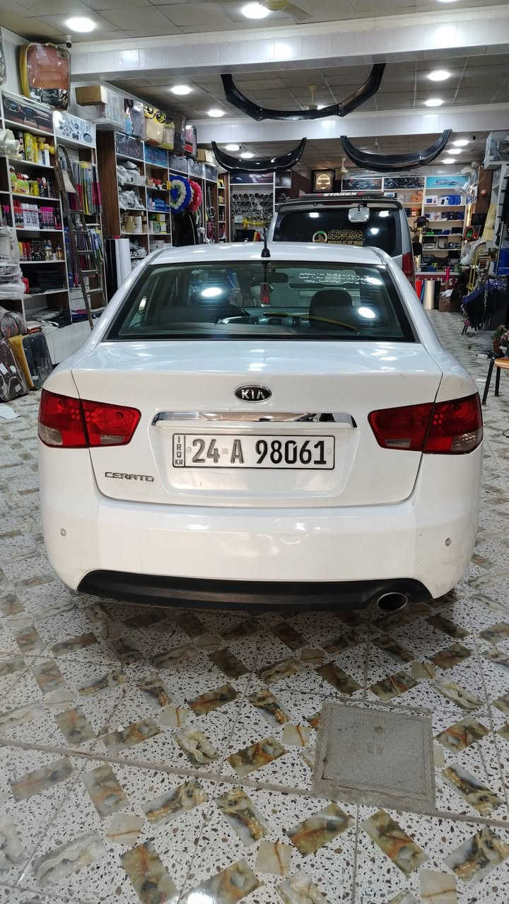 كيا سيراتو 2013 خليجي محرك 2000 
رقم دولي شفتات ستيرن تحكمات مري شفط 
مكينه كير حداديه تبريد تخم تاير كله جديد 
بيها كارت بخشم الجاملغ الخلفي ومأشره بالصور 
وبارد بخشم الجاملغ الامامي بسيط جدآ الباقي كفاله 
وكاله او تحويل حاضر السعر 115 وبيها مجال بسيط 
للأستفسار ***********
