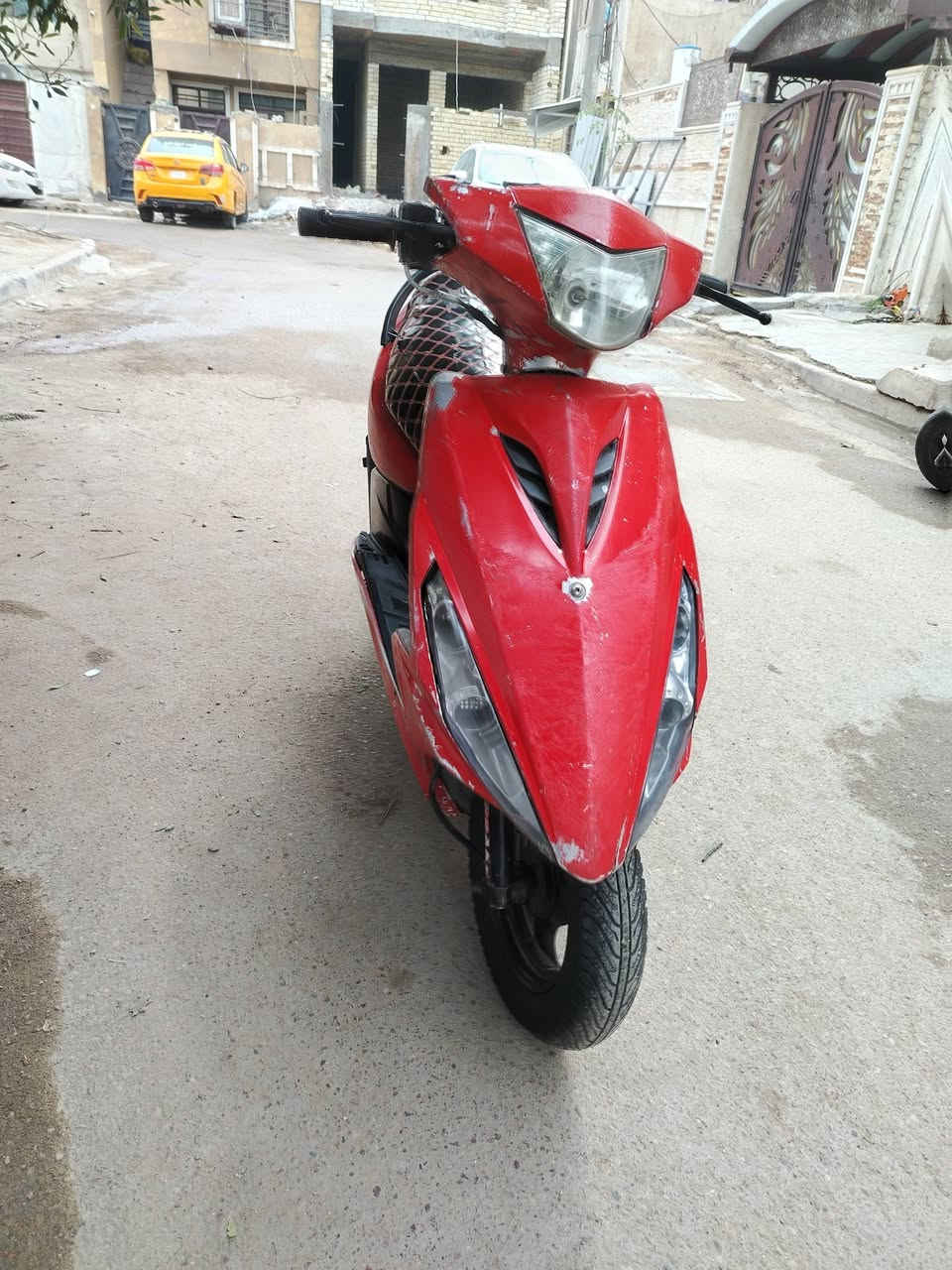 دراجه ماكس مضلع
كهرباء كله شغال بس الساعات واكفه
صالنصه ام اف مادري شسمها
باتري جديد
نقصها قبق هندر ودشلي مال سلف مرات يجلب ومرات لا
300 وبيها مجال
مكاني بغداد الحريه للاتصال ***********
