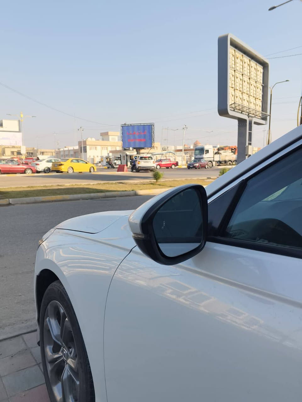 HONDA ACCORD EX-L HYBRID 2023
هوندا اكورد هايبرد فئة EX-L فول مواصفات 
الحادث : بنيد السيارة فقط ( قطعة واحدة ) 
المحرك : هايبرد 2000
المواصفات : 
كشنات جلد وكهرباء وهيتر
خزن ميموري كرسي السائق
فتحة بالسقف
رادارات بكل السيارة امامي وجوانب وخلفي
كامرة دوارة 360 درجة
شاشة ايباد كبيرة Car Play
شفتات ستيرن
تحكم ستيرن كامل 
اقتصادية جداً بالبانزين 
للمراسلة : *********** واتساب فقط 
للاتصال : *********** اتصال فقط 
مكانها  :  الفلوجة 📍
