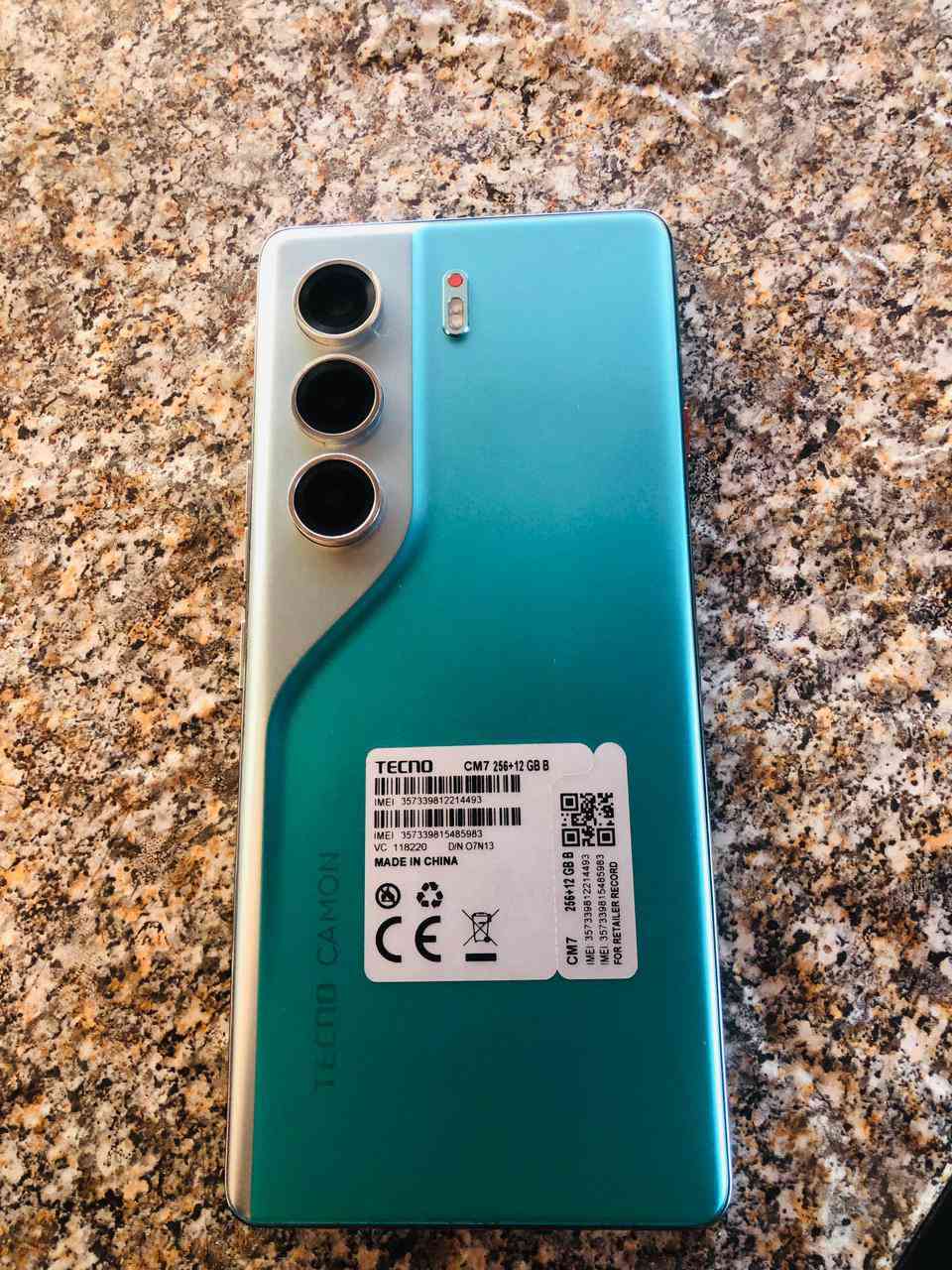 السلام عليكم شباب عندي هاذا الجهاز نضيف مستعمل شهر تفاصيل كدامكم السعر 275 وبي مجال بسيط مكاني بغداد الكماليه رقم الهاتف ***********
