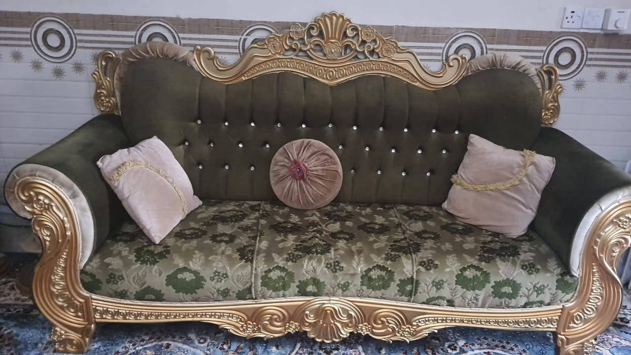 تخم قنفات للبيع نضيف جدا وياها ميز كبير واثنين صغار. جام.
هذني ١٠ مقاعد
٢ كبار
٢صغار
ووحدة وسط ام نفرين سعرهه ٣٥٠الف وبي مجال على الراغب بالشراءالاتصال على الرقم***********
