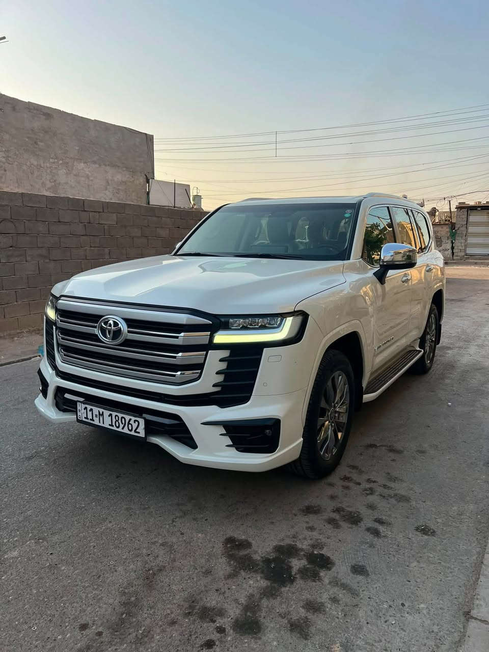 تويوتا لاندكروزر VX Limited 2023 وكالة ساز(SAS)
ضمان شركة ساز بحالة الوكالة مكفولة كفالة عامة
المحرك : V6 تنفس طبيعي 4000
ماشي : 34.000 KM
المواصفات : فول 1/1
مكانها : بغداد هـ ***********
السعر :  68.000 $ دولار
