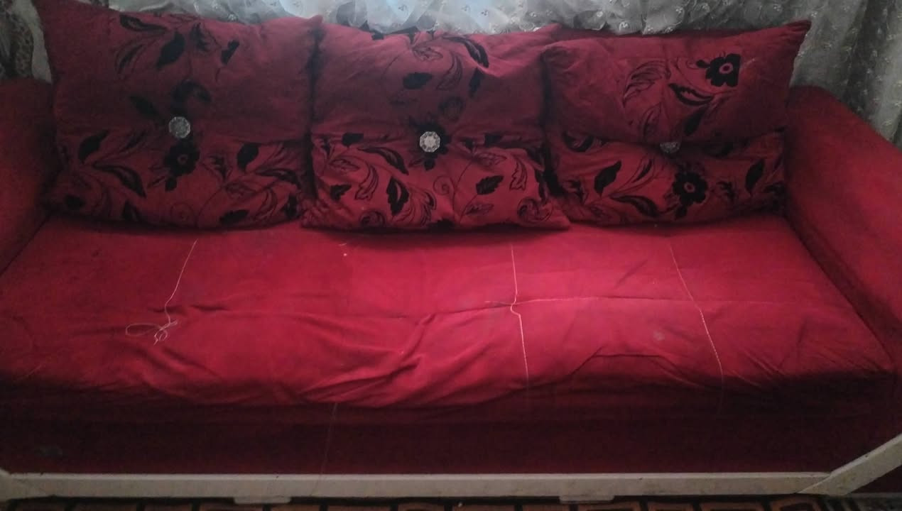 تخم ١٠مقاعد للبيع ٢قنفة ٣مقاعد
١قنفة مقعدين و٢ كراسي بحالة جيدة
السعر ١٥٠


**إذا كنت صاحب هذا الإعلان وتريد حذفه لأي سبب، رجاءا أرسل رسالة إلى الدعم الفني**