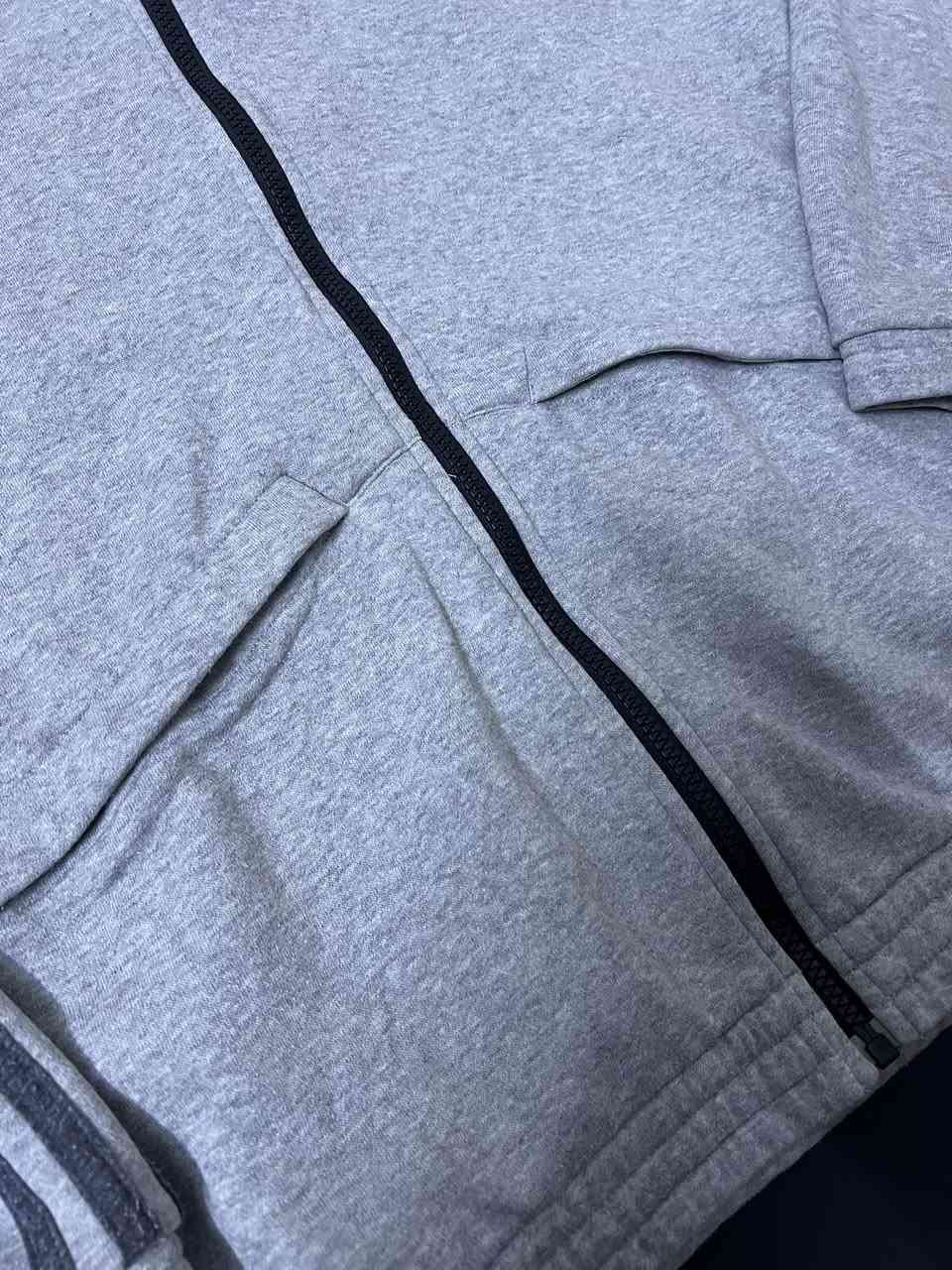 ترواكه اديداس مختلفه
جدا. تلبس L
نظافه تامه


**إذا كنت صاحب هذا الإعلان وتريد حذفه لأي سبب، رجاءا أرسل رسالة إلى الدعم الفني**